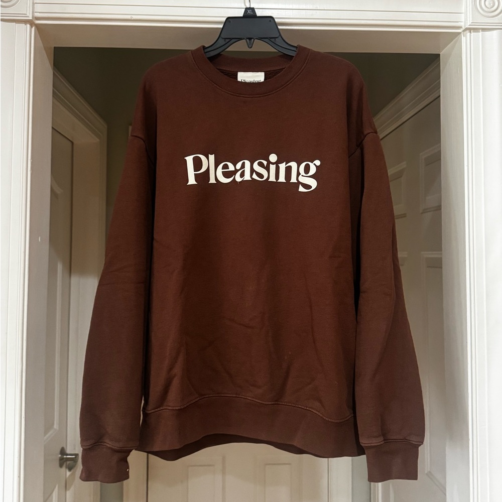 Pleasing crewneck in brown